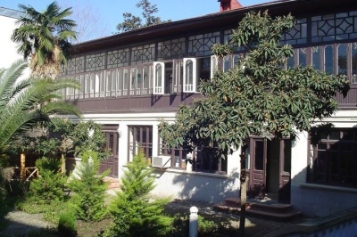 ساخت و ساز در محدوده خانه تاریخی قدیری رشت متوقف شود